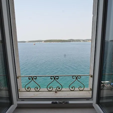 Konukevi Arnolongo B4 Sea View 4*